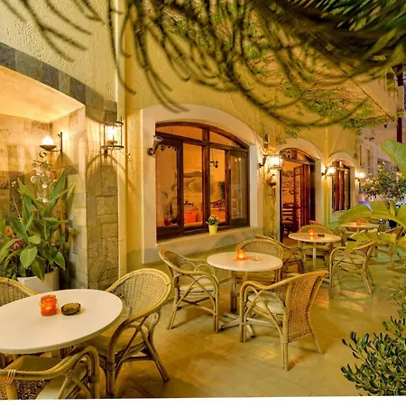 מלון Floral הרסוניסוס